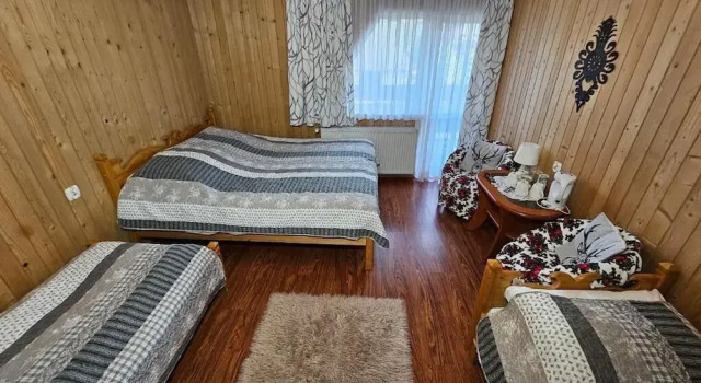 Четырёхместный номер Standard с балконом Bukowiański Dworek - Blisko wyciągi, termy, szlaki turystyczne oraz kuchnia i grill w obiekcie
