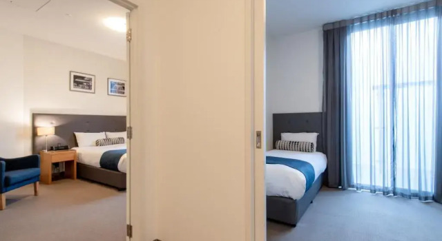 Люкс с 2 комнатами Mawson Lakes Hotel