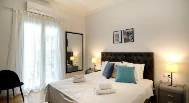 Elegant Big Apartment in Athens With Balcony