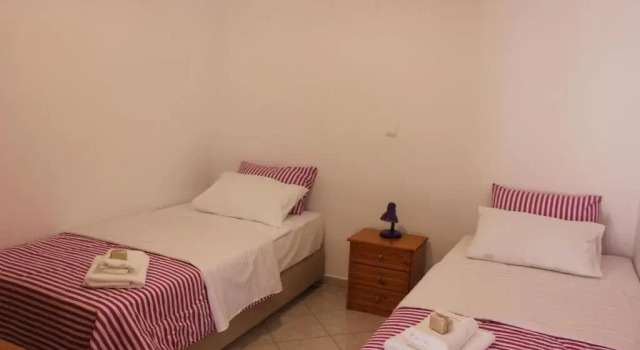 Aaron Studios Apartments