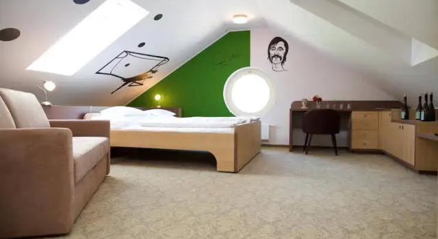 Hotel Zamek Berchtold, Rezerwuj Hotel Hotele w Píkovice z basenem, Basen