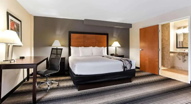 Номер Standard La Quinta Inn & Suites by Wyndham Chicago - Lake Shore