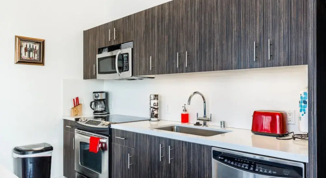Апартаменты c 1 комнатой с балконом 1br Furnished Apartment In Hollywood - Walk Of Fame 1 Bedroom Apts by RedAwning