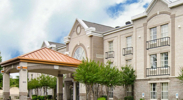 Quality Inn & Suites Little Rock West, Забронировать Отель Литтлрок Арканзас