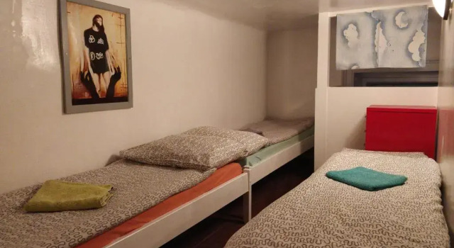Prague "Above Train Central" Hostel, Забронировать Хостел Хостелы Праги, рядом с Музей Альфонса Мухи, Хостел