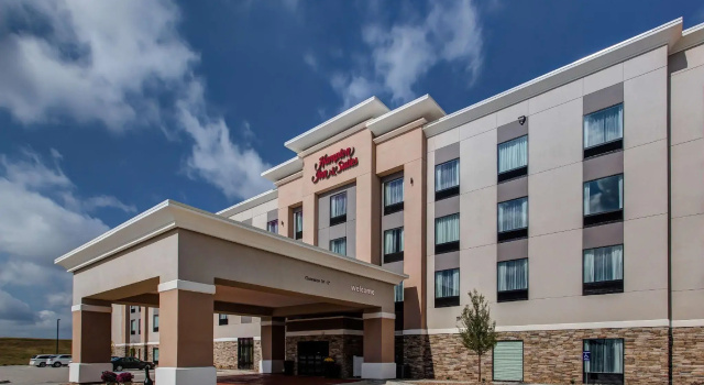 Четырёхместный номер Standard Hampton Inn & Suites-Wichita/Airport, KS