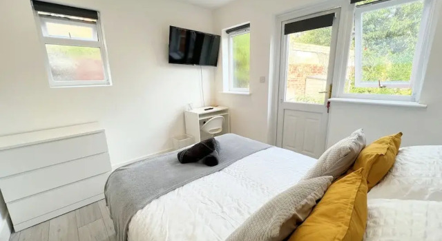Minet Gardens Central-Suite 3