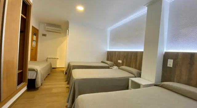 Четырёхместный номер Standard Hostal Pensimar
