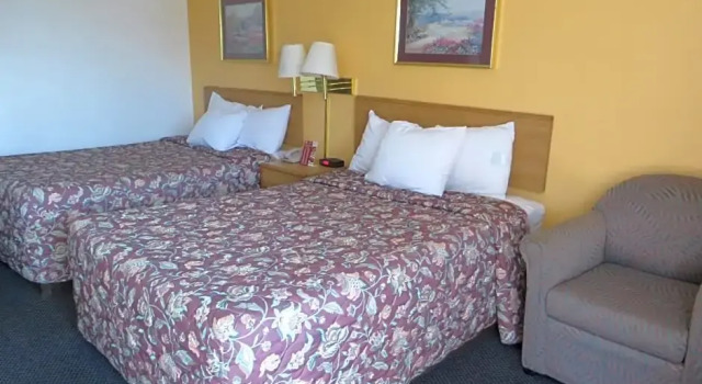 Номер Deluxe Days Inn by Wyndham Kingdom City