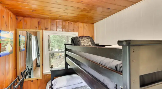 Pet-friendly California Abode w/ Fenced-in Yard!, Reservar Hotel Crestline San Bernardino Mountains