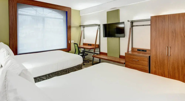 Holiday Inn Express & Suites Woodbridge, Забронировать Отель Вудбридж 