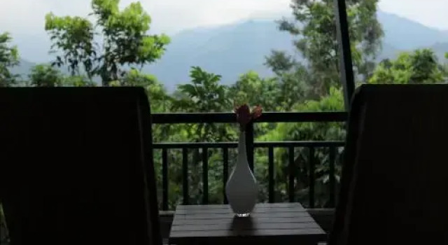 Sattva The Awakening Garden, Varaa Hotelli Kakkadampoyil 