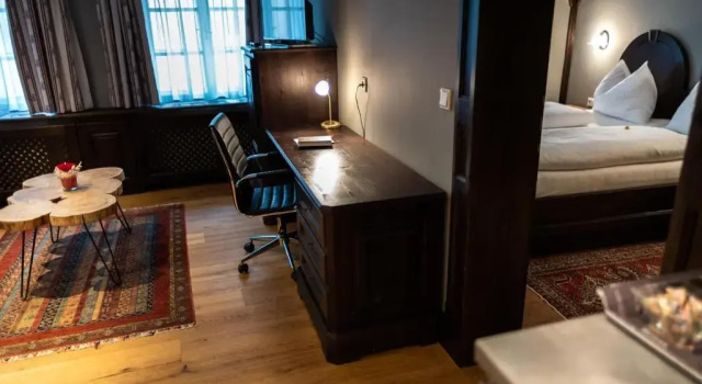 Апартаменты Luxury Altstadt Hotel Stadtkrug