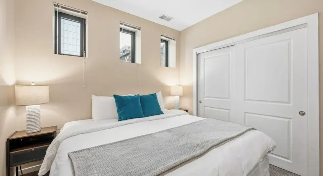 Апартаменты Luxury Modern Downtown Apartment