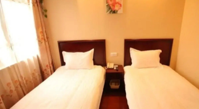 Двухместный номер Standard GreenTree Inn Suzhou Wujiang Zhenze Town Zhennan Road Express Hotel