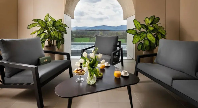 Полулюкс с балконом Kings Valley Medical & Spa Hotel