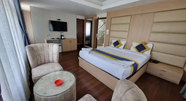 Двухместный номер Superior с балконом Hotel Mustang Holiday Inn