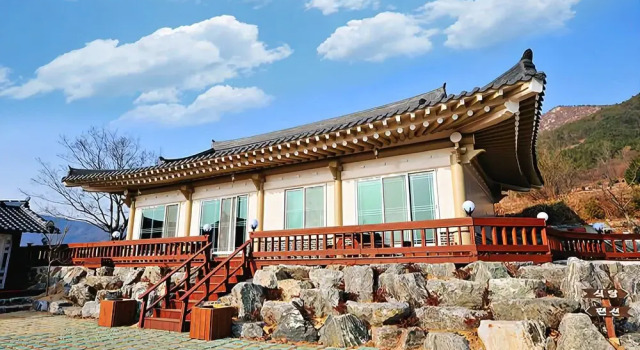 Suncheon Beasong Pension, Забронировать Отель Сунчхон Чолла-Намдо, рядом с Фольклорная деревня Наган Ыпсон