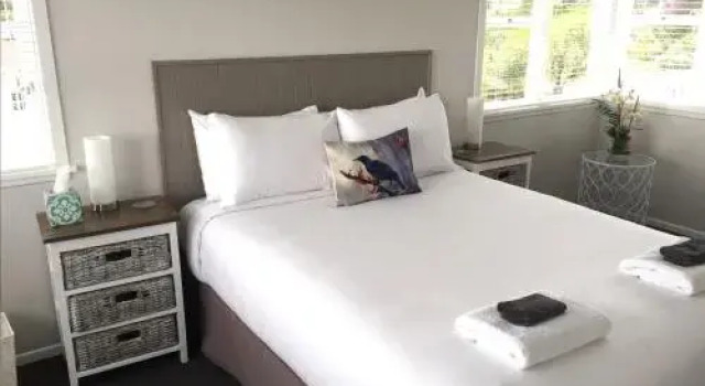 Kiwi House Waiheke, Rezerwuj Hotel Hotele w Auckland Region z parkingiem, Parking