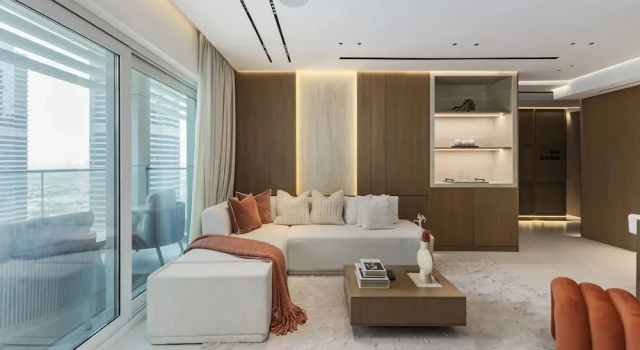 Prime JLT Stay Near Metro Lakeside Dining