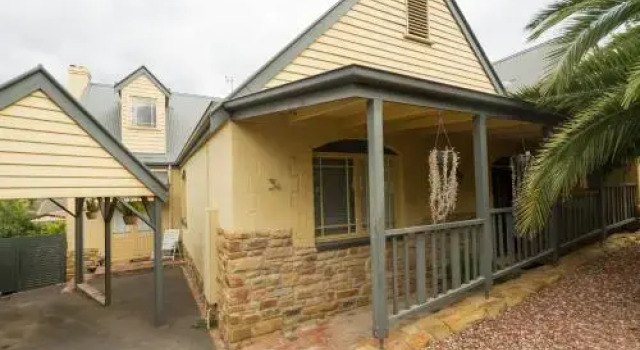 Quiet Court Location - Sleeps Up To 8 People