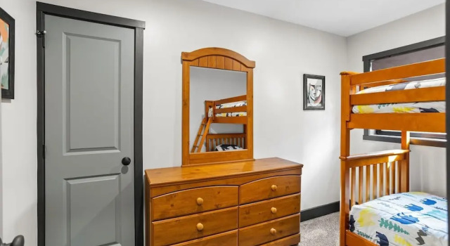 Коттедж The Breck by Avantstay Modern 6bdr Cabin w/ Hot Tub & Game Room