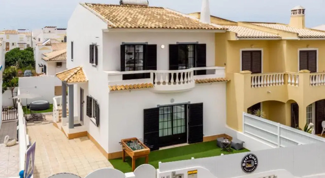 Кровать в общем номере Best Guest Residence