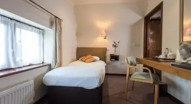 Golden Lion Hotel, Забронировать Отель Рагби Уорикшир