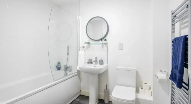 Апартаменты Superior New Private Apartment Building Minutes From Heathrow