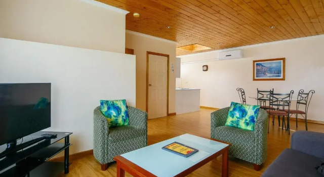 Апартаменты Esplanade Apartments at West Beach