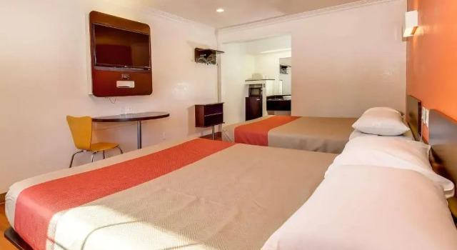 Четырёхместный номер Standard Motel 6 Garden Grove
