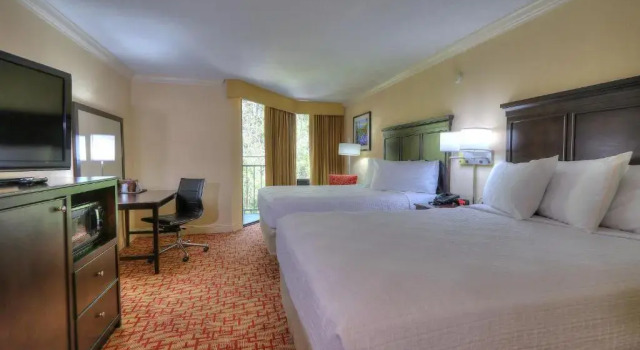 Четырёхместный номер Standard Edgewater Hotel - Gatlinburg