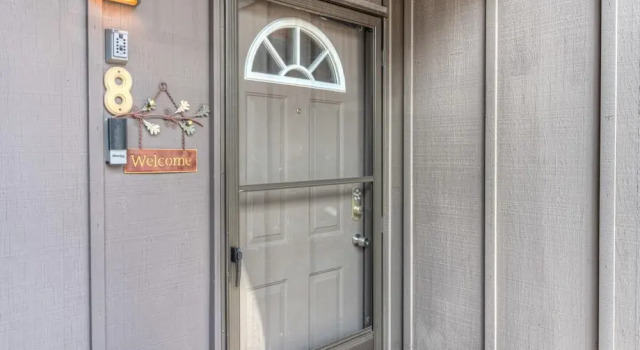 Коттедж с балконом Abbot House Condo 8