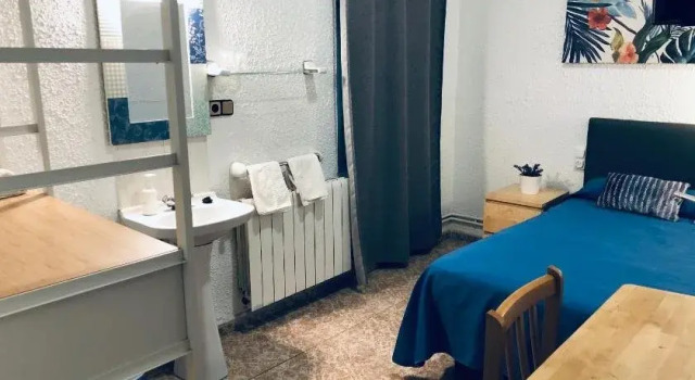 Pensión Carlos III, Book Hostel / Vandrerhjem Hostels i Baix Llobregat, Hostel / Vandrerhjem