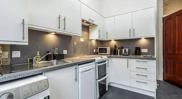 Caledonia Suite, Netflix, Free Parking