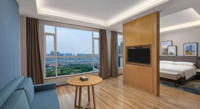 Люкс Deluxe Ramada by Wyndham Changsha Financial Center