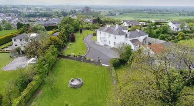 Tranquil Retreat Overlooking The Rock of Cashel, Book Vacation Home Cottages in Tipperary County, Cottage