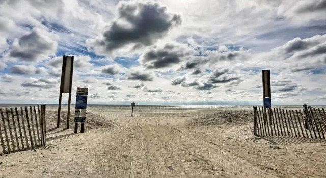 Myrtle Beach Cottage, Walk to Pools + Beach, Забронировать Отель Отели Миртл-Бич с бассейном, рядом с Гольф-клуб и пляж Dunes, Бассейн