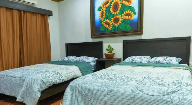 Номер Standard Hostal Ixchel - AC, WiFi & Tours in Valladolid Downtown