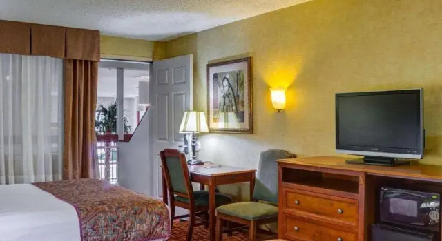 Двухместный номер Standard с балконом Rodeway Inn Columbia Mall Loop