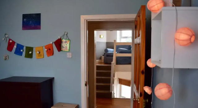 3 Bedroom House Near Portobello, Забронировать Дом для отпуска Коттеджи Дублина, рядом с Театр «Тиволи», Коттедж