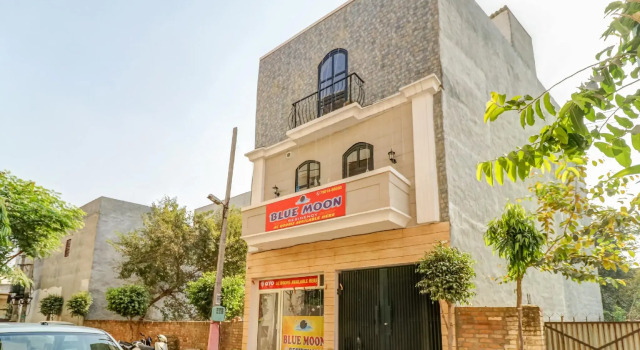 OYO 82564 Blue Moon Residency