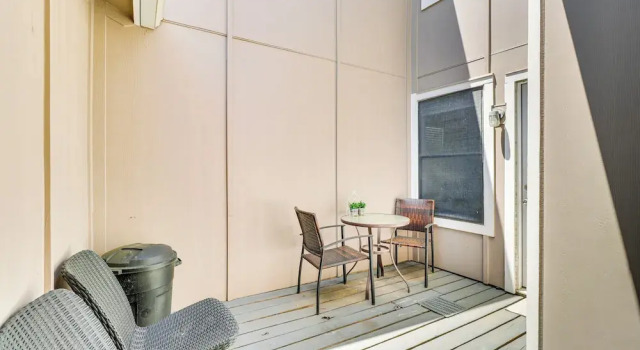 Апартаменты 4 Mi to Dtwn: Gem w/ Pool Access & Patio in Austin