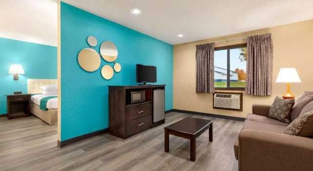 Двухместный люкс Howard Johnson by Wyndham Waterloo/Cedar Falls