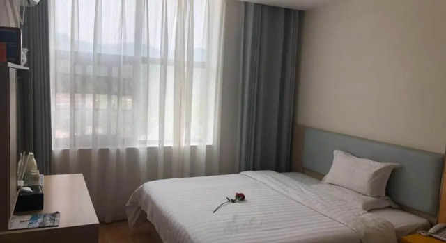 7Days Inn Rongjiang Binjiang Avenue Branch, Varaa Hotelli Rongjiang Guizhou