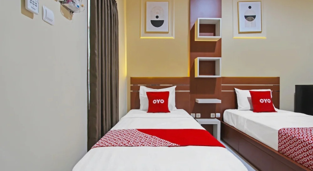 Deluxe Twin room Capital O 92105 A'shanti Inn