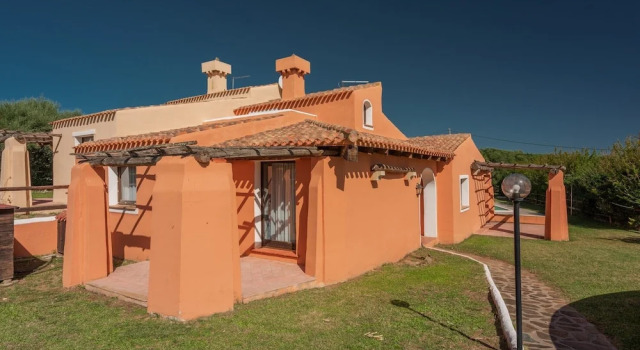 Charming Sea Villas Villa Sleeps 8 With Private Pool Extra bed Available, Забронировать Вилла Отели Стинтино с бассейном, Бассейн
