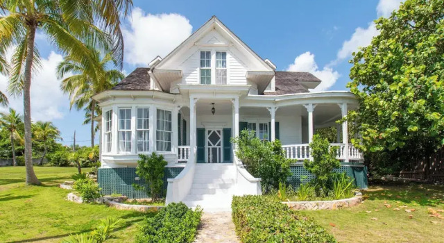Captain'S Quarters: Restored Waterfront Home With Sunset Views, Prenota Villa Hotel a Bahamas Out Islands con parcheggio, Parcheggio
