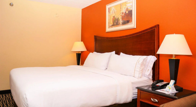 Двухместный номер Standard Four Points by Sheraton Fayetteville Fort Bragg