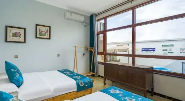 Кровать в общем номере Floral Hotel·Beijing Weilanjian hotel (Huairou Jiuduhe Branch)